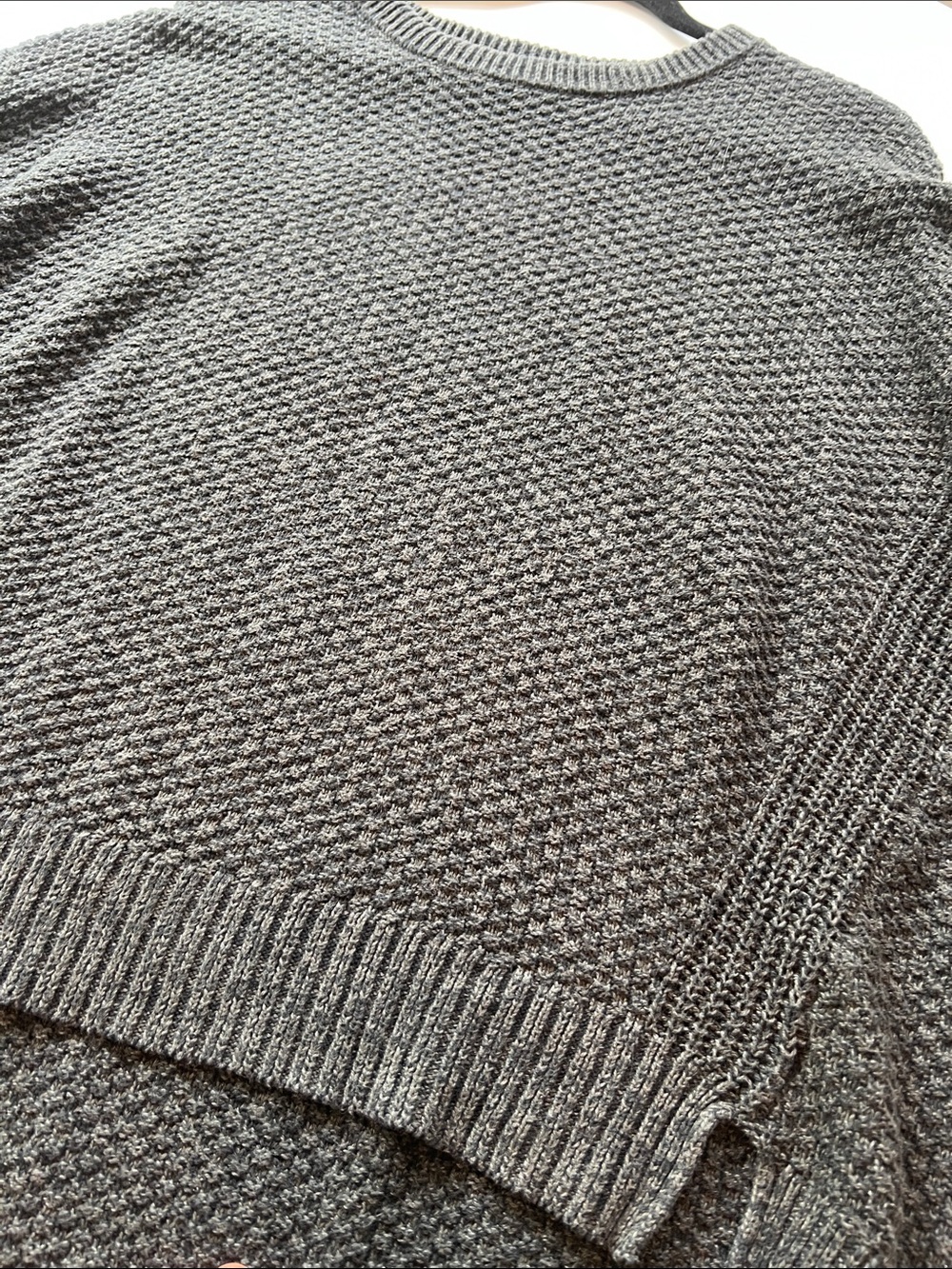 Universal Thread Women’s Textured Crewneck Sweater - Dark Gray